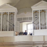 22.5.2016 Św. Krzyż. Msza św. celebrowana przez biskupa sandomierskiego Nitkiewicza i złożenie kwiatów pod figurą św. Emeryka / Wojciech Habdas / Radio Kielce