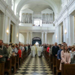 22.5.2016 Św. Krzyż. Msza św. celebrowana przez biskupa sandomierskiego Nitkiewicza i złożenie kwiatów pod figurą św. Emeryka / Wojciech Habdas / Radio Kielce