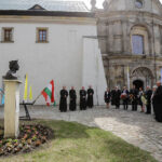 22.5.2016 Św. Krzyż. Msza św. celebrowana przez biskupa sandomierskiego Nitkiewicza i złożenie kwiatów pod figurą św. Emeryka / Wojciech Habdas / Radio Kielce