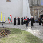 22.5.2016 Św. Krzyż. Msza św. celebrowana przez biskupa sandomierskiego Nitkiewicza i złożenie kwiatów pod figurą św. Emeryka / Wojciech Habdas / Radio Kielce