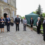 22.5.2016 Św. Krzyż. Msza św. celebrowana przez biskupa sandomierskiego Nitkiewicza i złożenie kwiatów pod figurą św. Emeryka / Wojciech Habdas / Radio Kielce