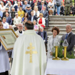 22.5.2016 Św. Krzyż. Uroczystości jubileuszowe Ojców Oblatów. Alfreda i Mirosław Rubakowie z Bielin otrzymali Krzyże Oblackie / Wojciech Habdas / Radio Kielce