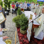 22.5.2016 Św. Krzyż. Uroczystości jubileuszowe Ojców Oblatów. Alfreda i Mirosław Rubakowie z Bielin otrzymali Krzyże Oblackie / Wojciech Habdas / Radio Kielce