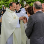 22.5.2016 Św. Krzyż. Uroczystości jubileuszowe Ojców Oblatów. Alfreda i Mirosław Rubakowie z Bielin otrzymali Krzyże Oblackie / Wojciech Habdas / Radio Kielce