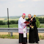 22.5.2016 Milanowska Wólka. Poświęcenie ronda im. Misjonarzy Oblatów Maryi Niepokalanej w Milanowskiej Wólce k. Nowej Słupi / Wojciech Habdas / Radio Kielce