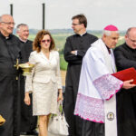 22.5.2016 Milanowska Wólka. Poświęcenie ronda im. Misjonarzy Oblatów Maryi Niepokalanej w Milanowskiej Wólce k. Nowej Słupi / Wojciech Habdas / Radio Kielce