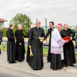 22.5.2016 Milanowska Wólka. Poświęcenie ronda im. Misjonarzy Oblatów Maryi Niepokalanej w Milanowskiej Wólce k. Nowej Słupi / Wojciech Habdas / Radio Kielce