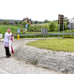 22.5.2016 Milanowska Wólka. Poświęcenie ronda im. Misjonarzy Oblatów Maryi Niepokalanej w Milanowskiej Wólce k. Nowej Słupi / Wojciech Habdas / Radio Kielce