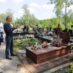 30.5.2016 Kielce. Teren, na którym prawdopodobnie dochodziło do potajemnego grzebania osób zamordowanych w więzieniu przy ulicy Zamkowej oglądał dzisiaj pełnomocnik prezesa IPN, prof. Krzysztof Szwagrzyk. / Wojciech Habdas / Radio Kielce
