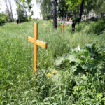 30.5.2016 Kielce. Teren, na którym prawdopodobnie dochodziło do potajemnego grzebania osób zamordowanych w więzieniu przy ulicy Zamkowej oglądał dzisiaj pełnomocnik prezesa IPN, prof. Krzysztof Szwagrzyk. / Wojciech Habdas / Radio Kielce