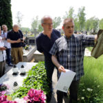 30.5.2016 Kielce. Teren, na którym prawdopodobnie dochodziło do potajemnego grzebania osób zamordowanych w więzieniu przy ulicy Zamkowej oglądał dzisiaj pełnomocnik prezesa IPN, prof. Krzysztof Szwagrzyk. / Wojciech Habdas / Radio Kielce