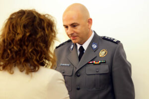 30.5.2016 Kielce. Nagroda „Koziołka” dla Komendanta Szkoły Policji w Katowicach insp. dr Rafał Kochańczyk, byłego Komendanta Wojewódzkiego Policji w świętokrzyskim / Wojciech Habdas / Radio Kielce