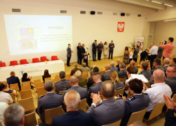 30.5.2016 Kielce. Powiatom, które przystąpiły do Programu „Bezpieczne Świętokrzyskie" i znacząco przyczyniły się do poprawy bezpieczeństwa publicznego wręczono "Koziołki". / Wojciech Habdas / Radio Kielce