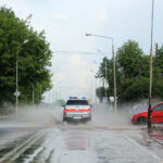 31.5.2016 Starachowice. Nad miastem przeszła ulewa. Strażacy wypompowywali wodę z zalanych piwnic i posesji. / Wojciech Habdas / Radio Kielce