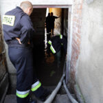 31.5.2016 Starachowice. Nad miastem przeszła ulewa. Strażacy wypompowywali wodę z zalanych piwnic i posesji. / Wojciech Habdas / Radio Kielce