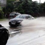 31.5.2016 Starachowice. Nad miastem przeszła ulewa. Strażacy wypompowywali wodę z zalanych piwnic i posesji. / Wojciech Habdas / Radio Kielce