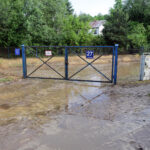 31.5.2016 Starachowice. Nad miastem przeszła ulewa. Strażacy wypompowywali wodę z zalanych piwnic i posesji. / Wojciech Habdas / Radio Kielce