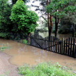 31.5.2016 Starachowice. Nad miastem przeszła ulewa. Strażacy wypompowywali wodę z zalanych piwnic i posesji. / Wojciech Habdas / Radio Kielce