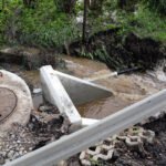 31.5.2016 Starachowice. Nad miastem przeszła ulewa. Strażacy wypompowywali wodę z zalanych piwnic i posesji. / Wojciech Habdas / Radio Kielce