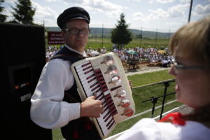 90-lecie istnienia Kół Gospodyń Wiejskich we Wzdole Rządowym (5 czerwca 2016 r) / Jarosław Kubalski / Radio Kielce