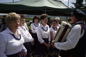 90-lecie istnienia Kół Gospodyń Wiejskich we Wzdole Rządowym (5 czerwca 2016 r) / Jarosław Kubalski / Radio Kielce
