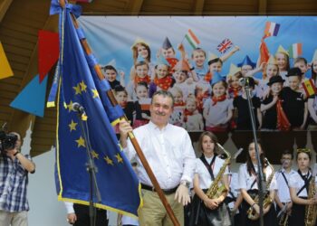 Uroczystość wręczenia Flagi Honorowej i festyn w Parku Miejskim (25 czerwca 2016 r) / Wojciech Habdas / Radio Kielce