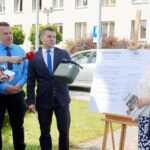 27.06.2016 Skarżysko-Kamienna. Politycy Prawa i Sprawiedliwości zarzucili prezydentowi Skarżyska-Kamiennej Konradowi Krönigowi złe zarządzanie miejskimi spółkami. / Jarosław Kumor / Radio Kielce