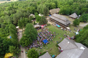 12.6.2016 Tokarnia. Jawor u źródeł kultury - zdjęcia wykonane za pomocą drona. / Wojciech Habdas / Radio Kielce