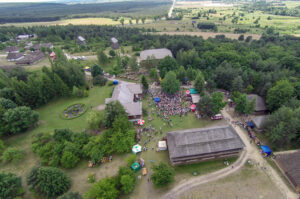 12.6.2016 Tokarnia. Jawor u źródeł kultury - zdjęcia wykonane za pomocą drona. / Wojciech Habdas / Radio Kielce