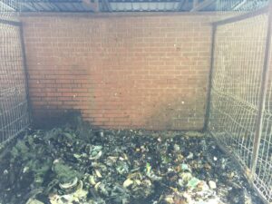 Spalona altana śmietnikowa na osiedlu Czarnów (3 czerwca 2016 r.) / Robert Felczak / Radio Kielce