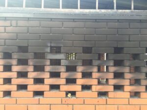 Spalona altana śmietnikowa na osiedlu Czarnów (3 czerwca 2016 r.) / Robert Felczak / Radio Kielce