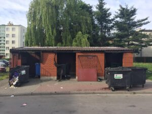 Spalona altana śmietnikowa na osiedlu Czarnów (3 czerwca 2016 r.) / Robert Felczak / Radio Kielce