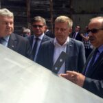 07.06.2016. Członkowie senackiej komisji obrony narodowej zapoznawali się dziś z procesami produkcji oraz badaniami i potencjałem rozwoju fabryki Mesko w Skarżysku- Kamiennej / Robert Felczak / Radio Kielce