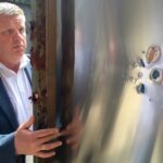 07.06.2016. Członkowie senackiej komisji obrony narodowej zapoznawali się dziś z procesami produkcji oraz badaniami i potencjałem rozwoju fabryki Mesko w Skarżysku- Kamiennej / Robert Felczak / Radio Kielce