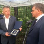 07.06.2016. Członkowie senackiej komisji obrony narodowej zapoznawali się dziś z procesami produkcji oraz badaniami i potencjałem rozwoju fabryki Mesko w Skarżysku- Kamiennej / Robert Felczak / Radio Kielce