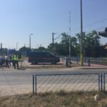 24.06.2016. Kampania "Bezpieczny Przejazd" na przejeździe drogowo- kolejowym w podkieleckim Słowiku / Robert Felczak / Radio Kielce