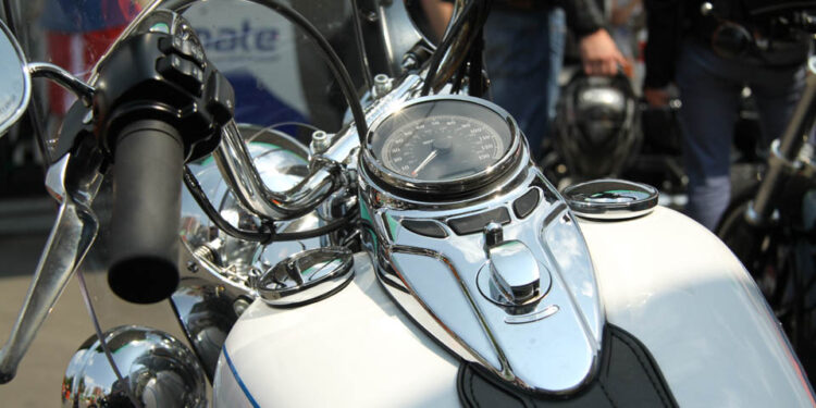 The Legend on Tour zawitał do Kielc. Na stacji BP przy ulicy Jagiellońskiej było obejrzeć kilkadziesiąt motocykli Harley Davidson / Piotr Michalski / Radio Kielce