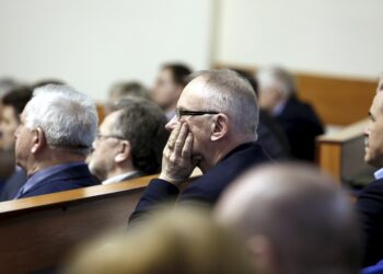 07.03.2016 Kielce. Spotkanie pracowników Wydziału Polityki Społecznej ŚUW z samorządowcami na temat programu Rodzina 500+ / Jarosław Kubalski / Radio Kielce