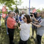 01.06.2016 Kielce. Interwencja Radia Kielce i TVP. Mieszkańcy ulicy Alabastrowej skarżą się na złą jakość nawierzchni. / Jarosław Kubalski / Radio Kielce