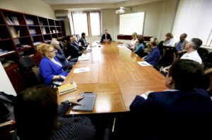 02.06.2016 Kielce. Eksperci z Banku Światowego spotkali się z przedsiębiorcami. / Jarosław Kubalski / Radio Kielce