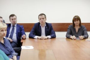 02.06.2016 Kielce. Eksperci z Banku Światowego spotkali się z przedsiębiorcami. / Jarosław Kubalski / Radio Kielce