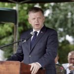 03.06.2016 Kielce. Elewi szkolący się na Bukówce złożyli przysięgę na Placu Wolności. Senator Jarosław Rusiecki. / Jarosław Kubalski / Radio Kielce