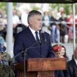 03.06.2016 Kielce. Elewi szkolący się na Bukówce złożyli przysięgę na Placu Wolności. Wicewojewoda Andrzej Bętkowski. / Jarosław Kubalski / Radio Kielce