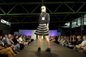 03.06.2016 Kielce. Festiwal mody Off Fashion. Pokazy półfinałowe na Bazie Zbożowej. / Jarosław Kubalski / Radio Kielce