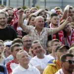 12.06.2016 Kielce. Kibice na Rynku podczas meczu Mistrzostw Europy Polska - Irlandia Północna. / Jarosław Kubalski / Radio Kielce