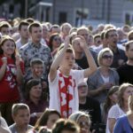 12.06.2016 Kielce. Kibice na Rynku podczas meczu Mistrzostw Europy Polska - Irlandia Północna. / Jarosław Kubalski / Radio Kielce