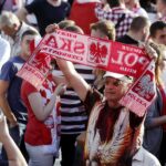 12.06.2016 Kielce. Kibice na Rynku podczas meczu Mistrzostw Europy Polska - Irlandia Północna. / Jarosław Kubalski / Radio Kielce