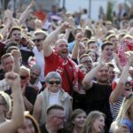 12.06.2016 Kielce. Kibice na Rynku podczas meczu Mistrzostw Europy Polska - Irlandia Północna. / Jarosław Kubalski / Radio Kielce