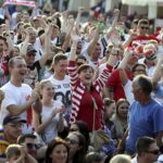 12.06.2016 Kielce. Kibice na Rynku podczas meczu Mistrzostw Europy Polska - Irlandia Północna. / Jarosław Kubalski / Radio Kielce