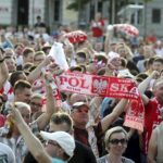 12.06.2016 Kielce. Kibice na Rynku podczas meczu Mistrzostw Europy Polska - Irlandia Północna. / Jarosław Kubalski / Radio Kielce